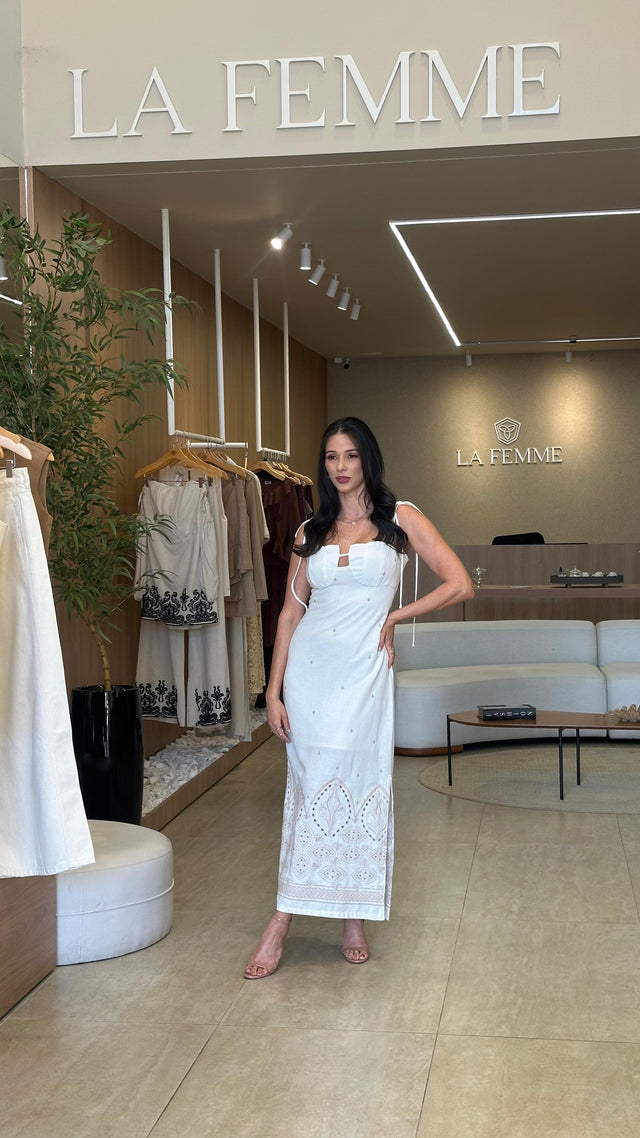 Vestido Bordado Longo C/Recorte No Busto