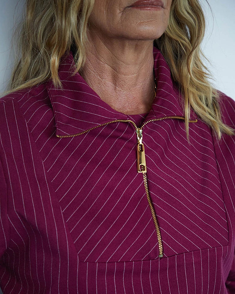 Casaco Cropped  Dumball Risca De Giz Vinho