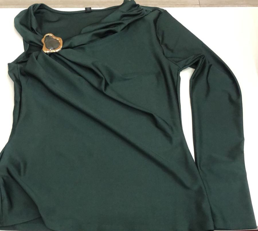 Blusa Ajustada Lisa Manga Única